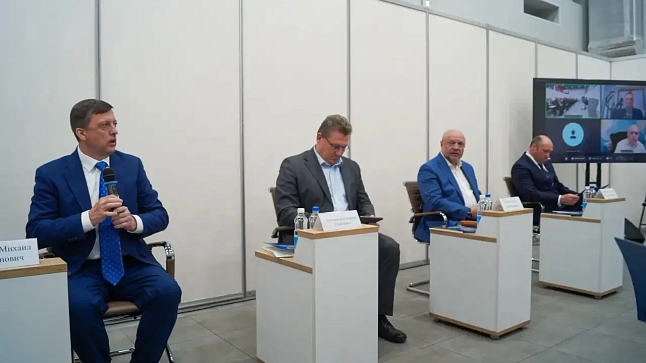 Михаил Иваник провел межрегиональное совещание в Петропавловске-Камчатском по вопросам сохранения водных биоресурсов